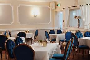 The Waverley Hotel