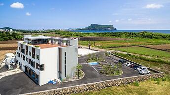 Thira Hotel