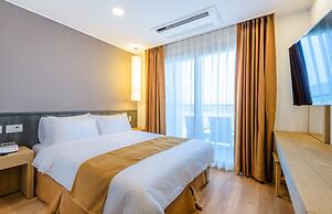 Thira Hotel