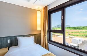 Thira Hotel