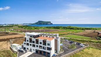 Thira Hotel