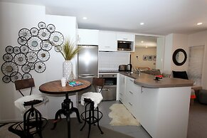 Beautiful Apartment With Patio