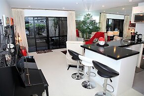 Beautiful Apartment With Patio