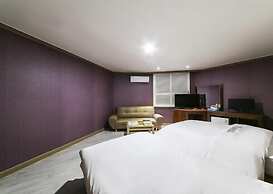 Happy Q Motel