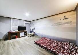 Happy Q Motel