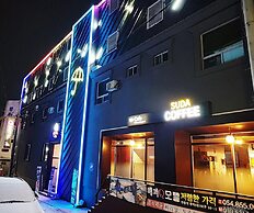 Happy Q Motel