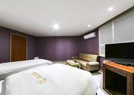 Happy Q Motel
