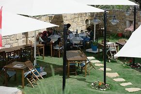 Ayapetro Hotel