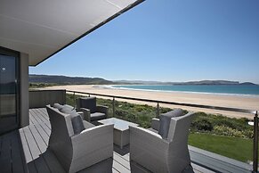 Curio Bay Salt House Motel