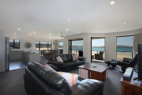 Curio Bay Salt House Motel