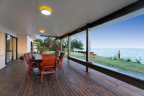 Raro Beach Bach