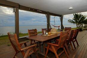 Raro Beach Bach