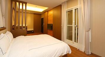 Ting-Feng B&B