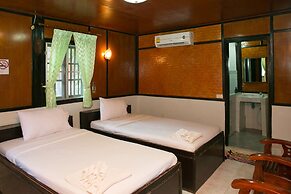 Haadrin Resort