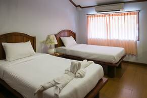 Haadrin Resort