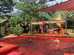 Red Moon Hideaway