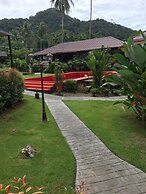 Red Moon Hideaway