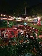 Red Moon Hideaway