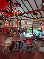 Red Moon Hideaway