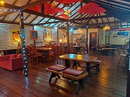 Red Moon Hideaway