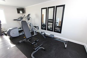 Royal Inn & Suites