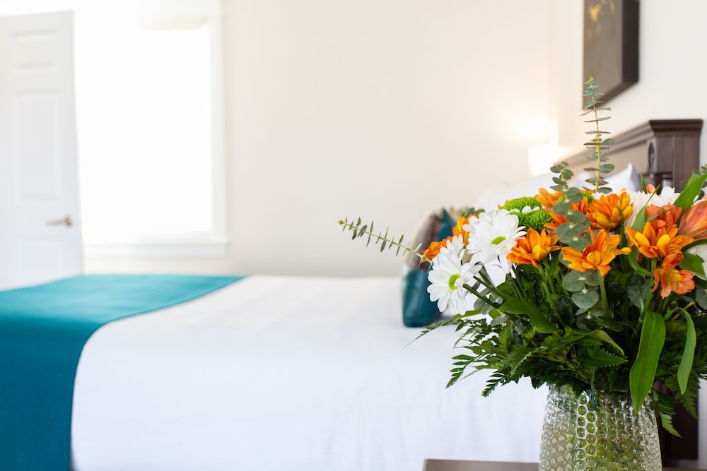 Royal Inn & Suites