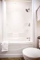 Royal Inn & Suites