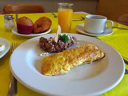 Hafersons Inn Hotel & Suites