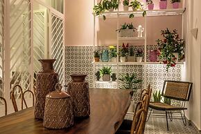 Nyx Chic Manor