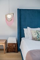 Nyx Chic Manor
