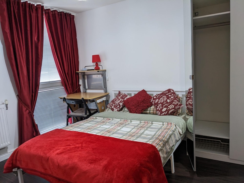TravelStop #London-Ealing