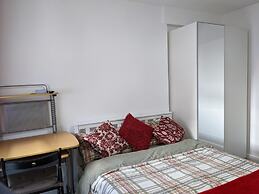 TravelStop #London-Ealing
