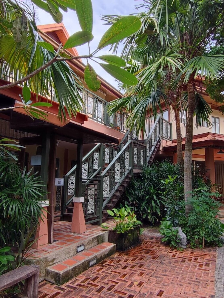 Chuchai Buri Sri Amphawa