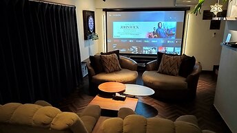 CINEMA RESORTS 1