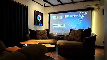CINEMA RESORTS 1