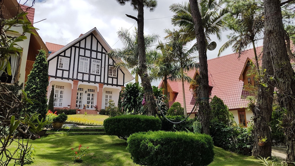 Hillock Villa