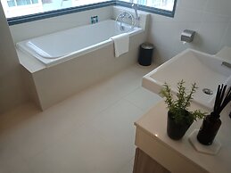 Oakwood hotel & Residence Sri Racha