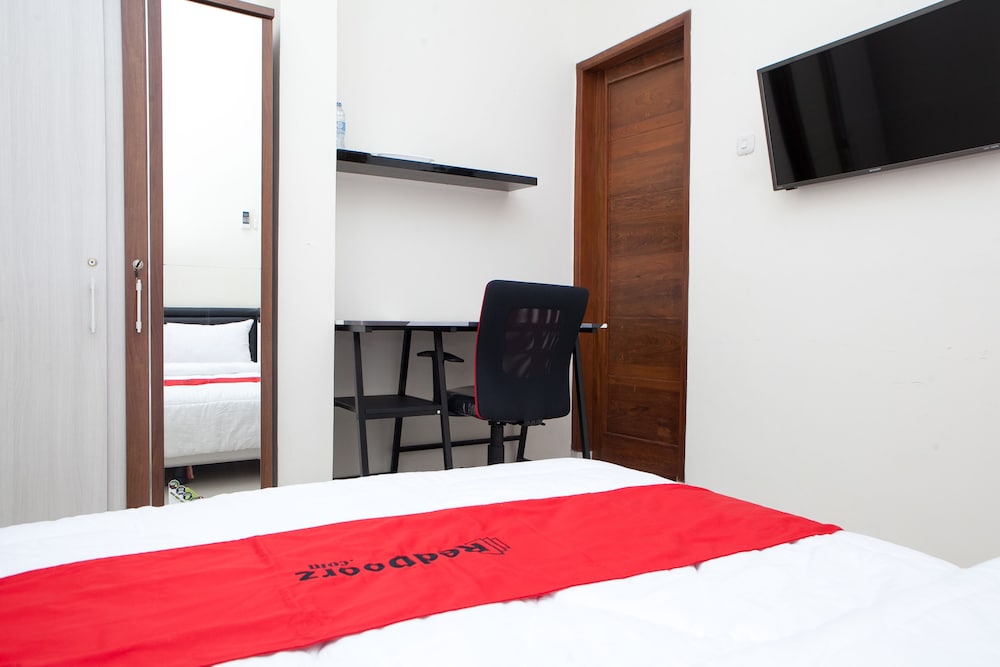 RedDoorz @ Pasir Luyu Buahbatu