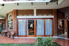 RedDoorz Plus near Dago Pakar