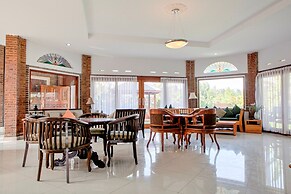 RedDoorz Plus near Dago Pakar