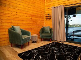 Wag Hill Lodge