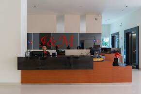 I&M Hotel Billiard