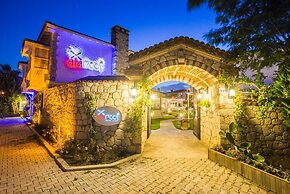 Alaroof Hotel  ( +15 )