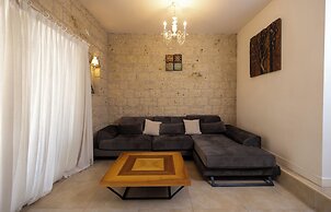 Alaroof Hotel  ( +15 )