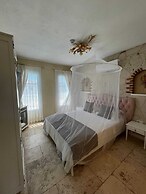 Alaroof Hotel  ( +15 )