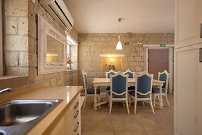 Alaroof Hotel  ( +15 )