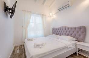 Alaroof Hotel  ( +15 )