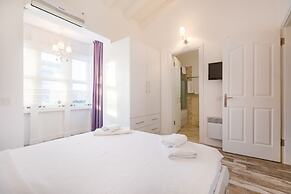 Alaroof Hotel  ( +15 )