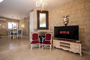 Alaroof Hotel  ( +15 )