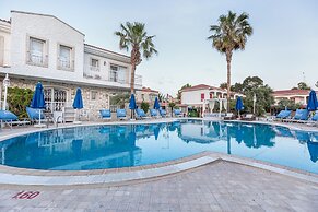 Alaroof Hotel  ( +15 )